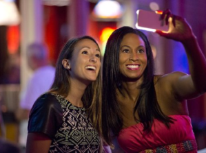 lumee_illuminated_cell_phone_case_lighting